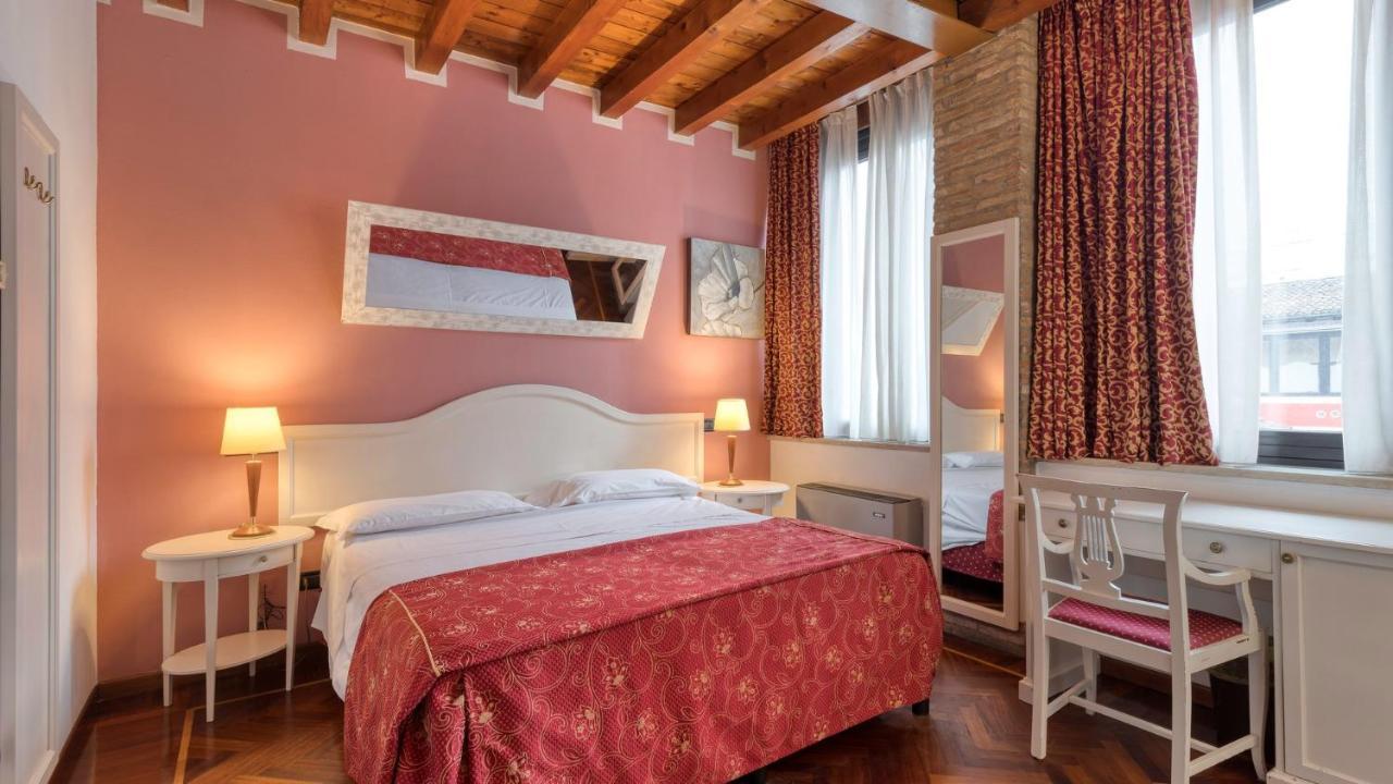 Primotel Brescia Bagian luar foto
