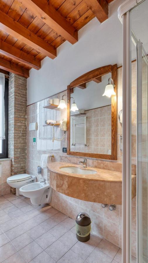 Primotel Brescia Bagian luar foto