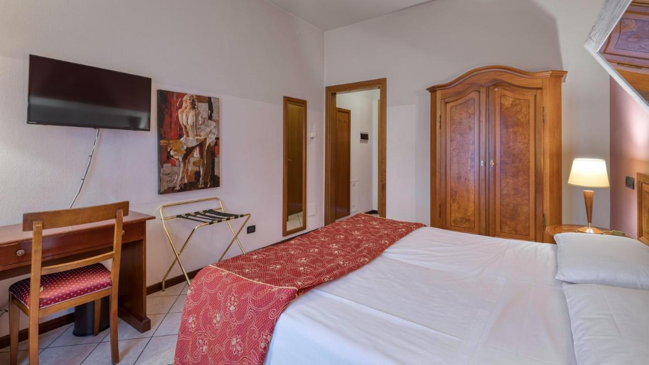 Primotel Brescia Bagian luar foto