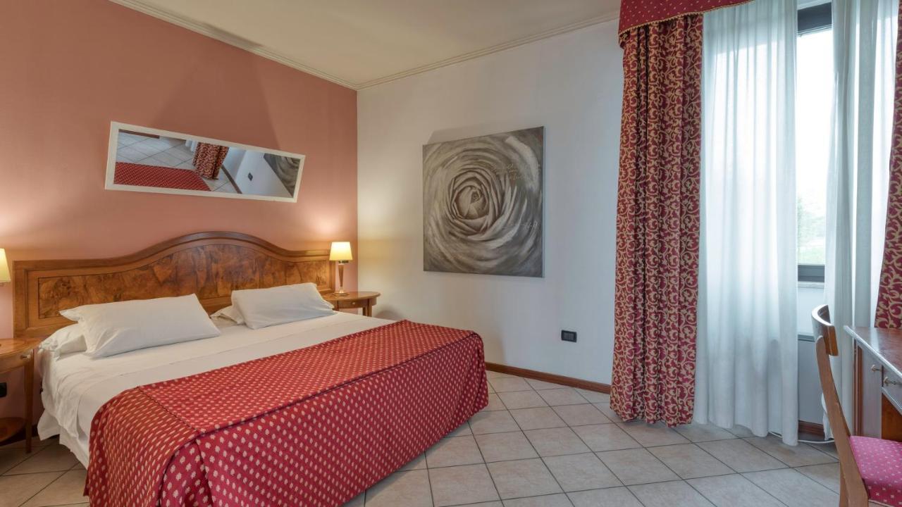 Primotel Brescia Bagian luar foto