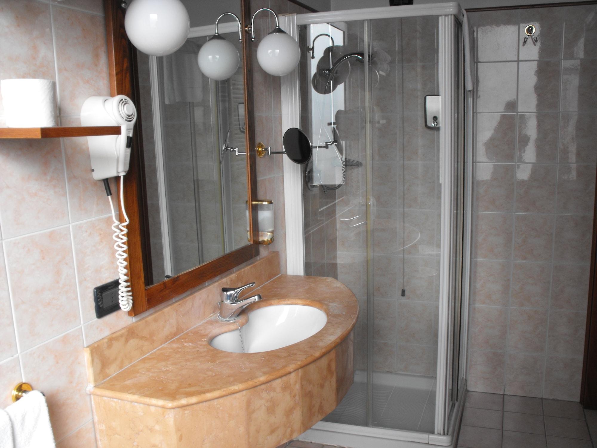 Primotel Brescia Bagian luar foto