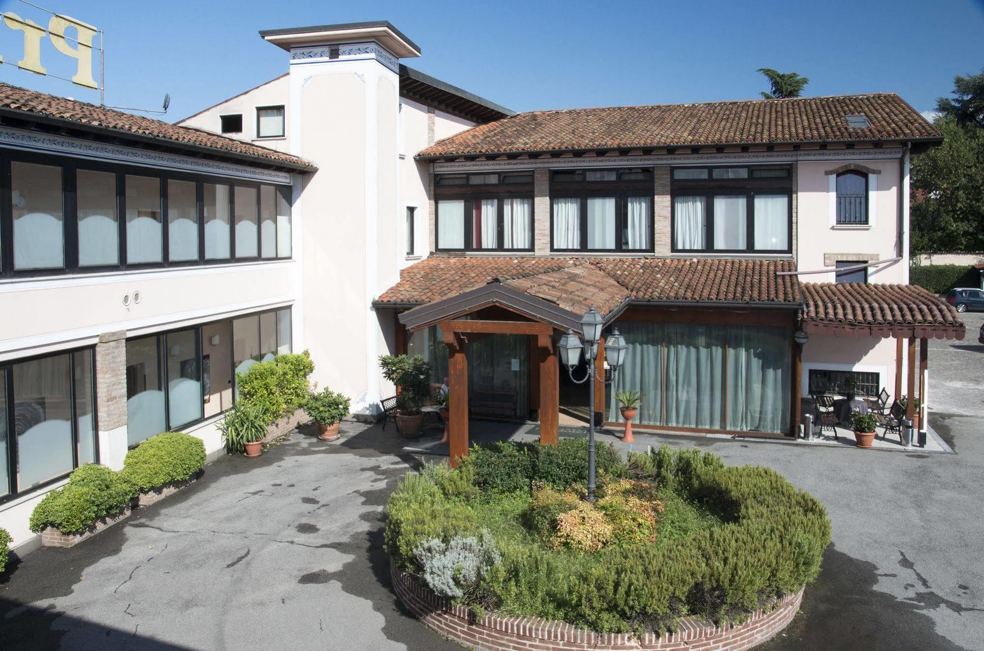 Primotel Brescia Bagian luar foto