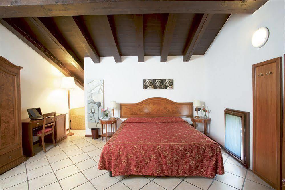 Primotel Brescia Bagian luar foto