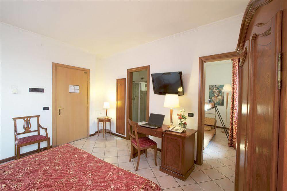 Primotel Brescia Bagian luar foto
