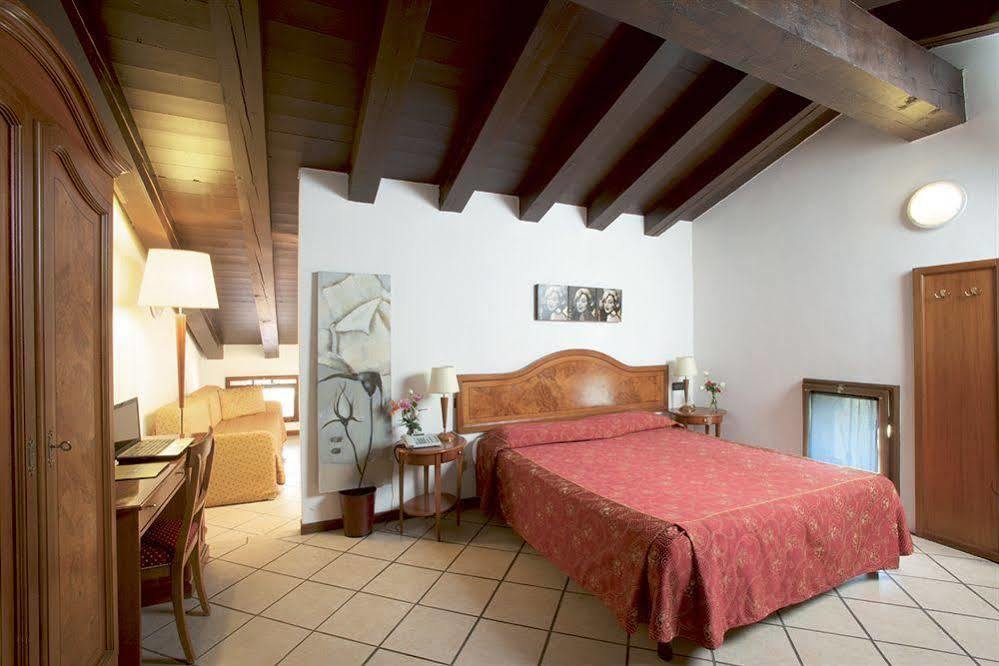 Primotel Brescia Bagian luar foto