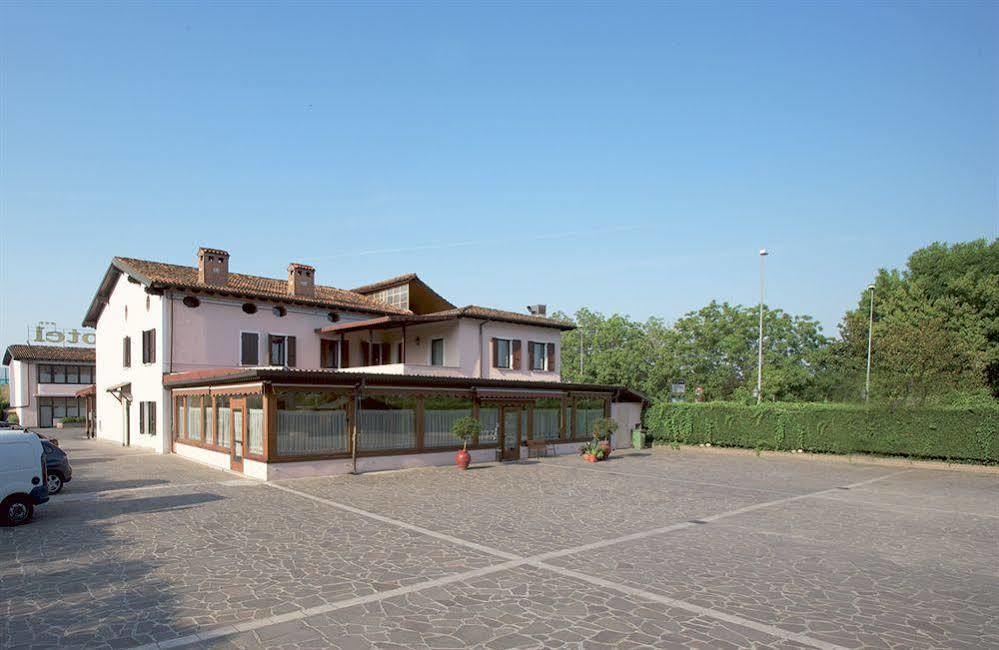 Primotel Brescia Bagian luar foto